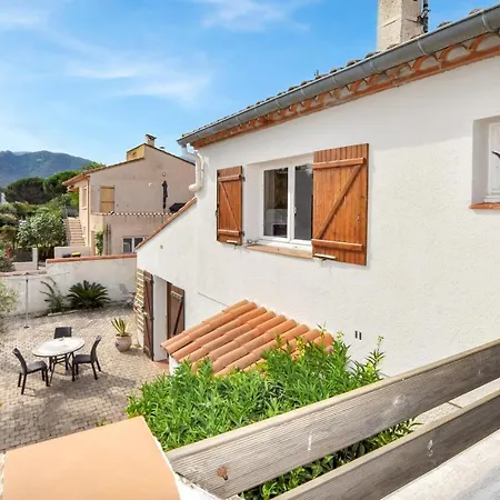 Semesterbostad Stunning In Saint-andre With Kitchen